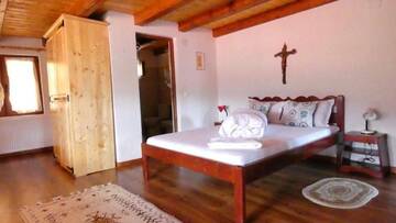 Фото номера Семейный номер с общей ванной комнатой Лоджи Cabana Cambiano г. Poiana Horea 5
