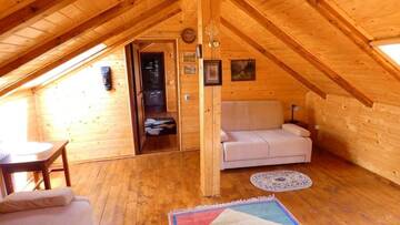 Фото номера Семейный номер с общей ванной комнатой Лоджи Cabana Cambiano г. Poiana Horea 6