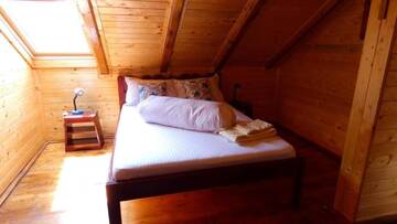 Фото номера Семейный номер с общей ванной комнатой Лоджи Cabana Cambiano г. Poiana Horea 7